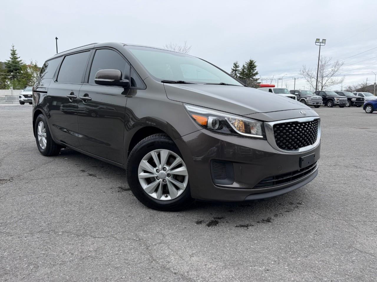 2017 Kia Sedona LX Passenger Van Photo