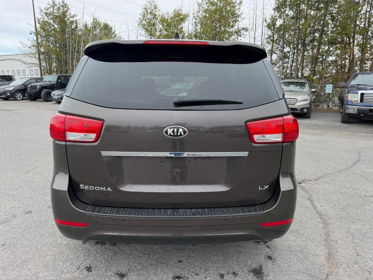 2017 Kia Sedona LX Passenger Van Photo