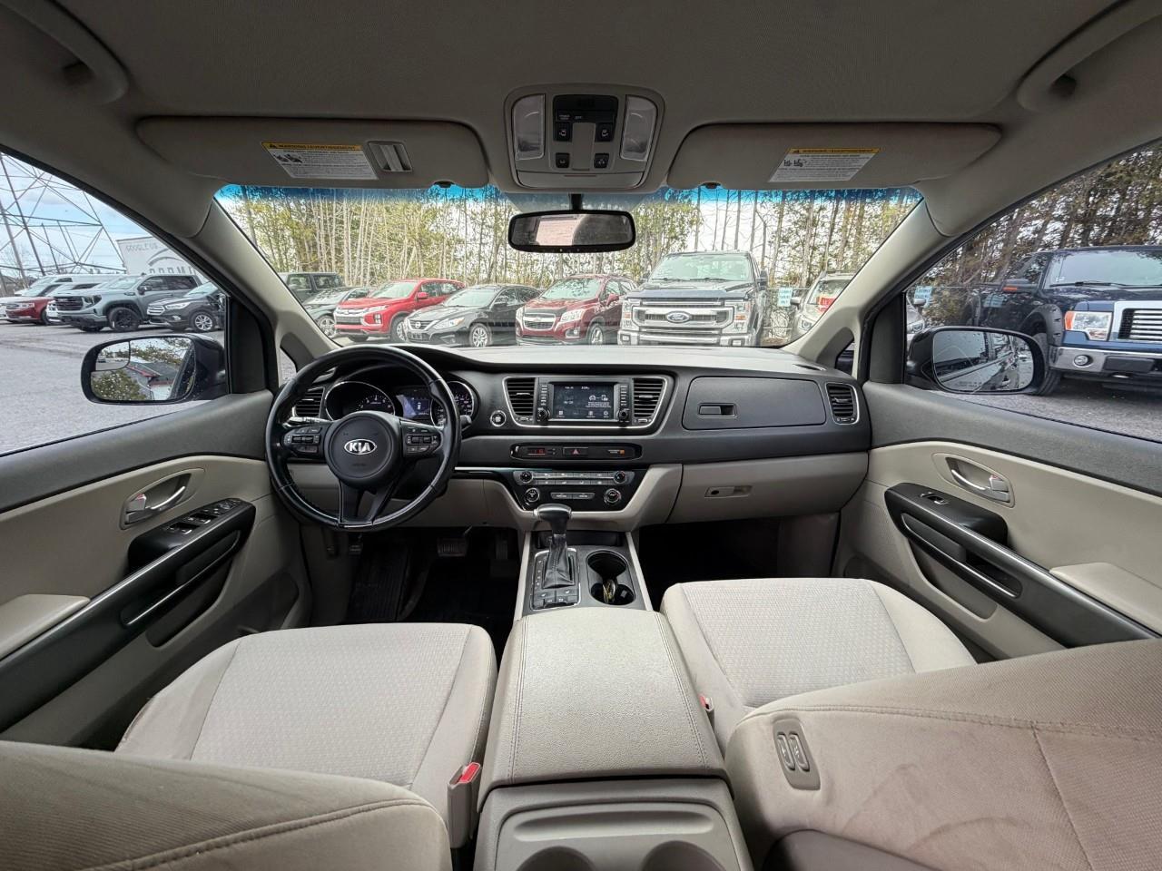2017 Kia Sedona LX Passenger Van Photo
