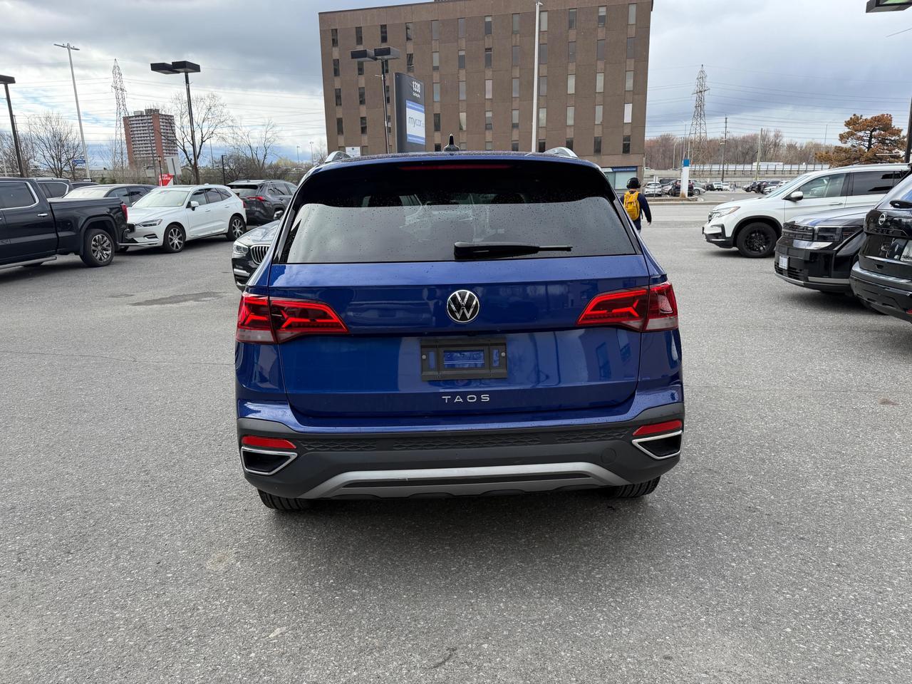 2023 Volkswagen Taos Comfortline 4dr Front-Wheel Drive Photo