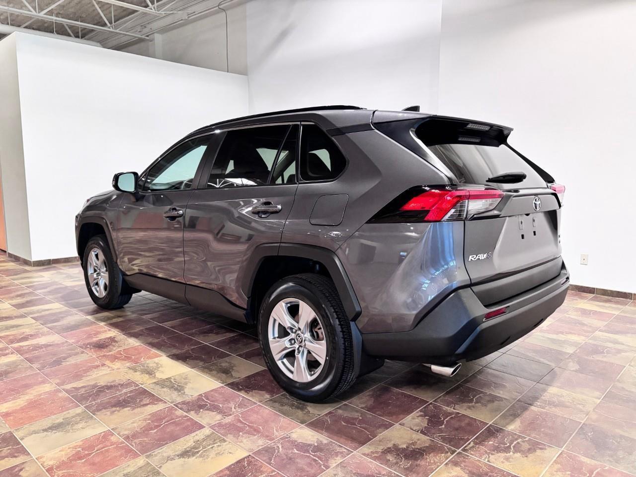 2023 Toyota RAV4 XLE Photo2