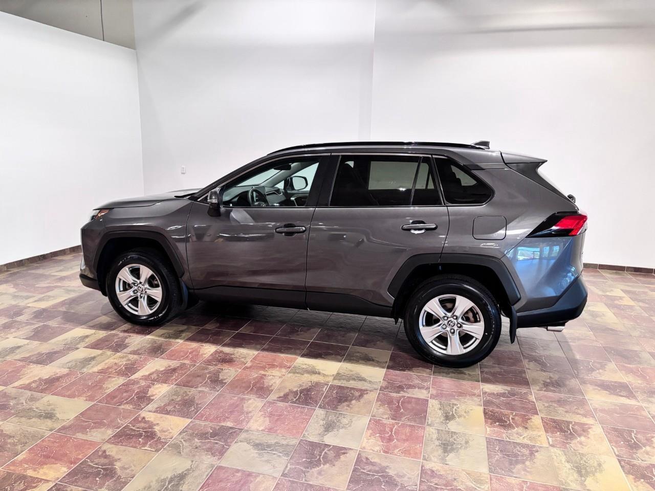 2023 Toyota RAV4 XLE Photo4