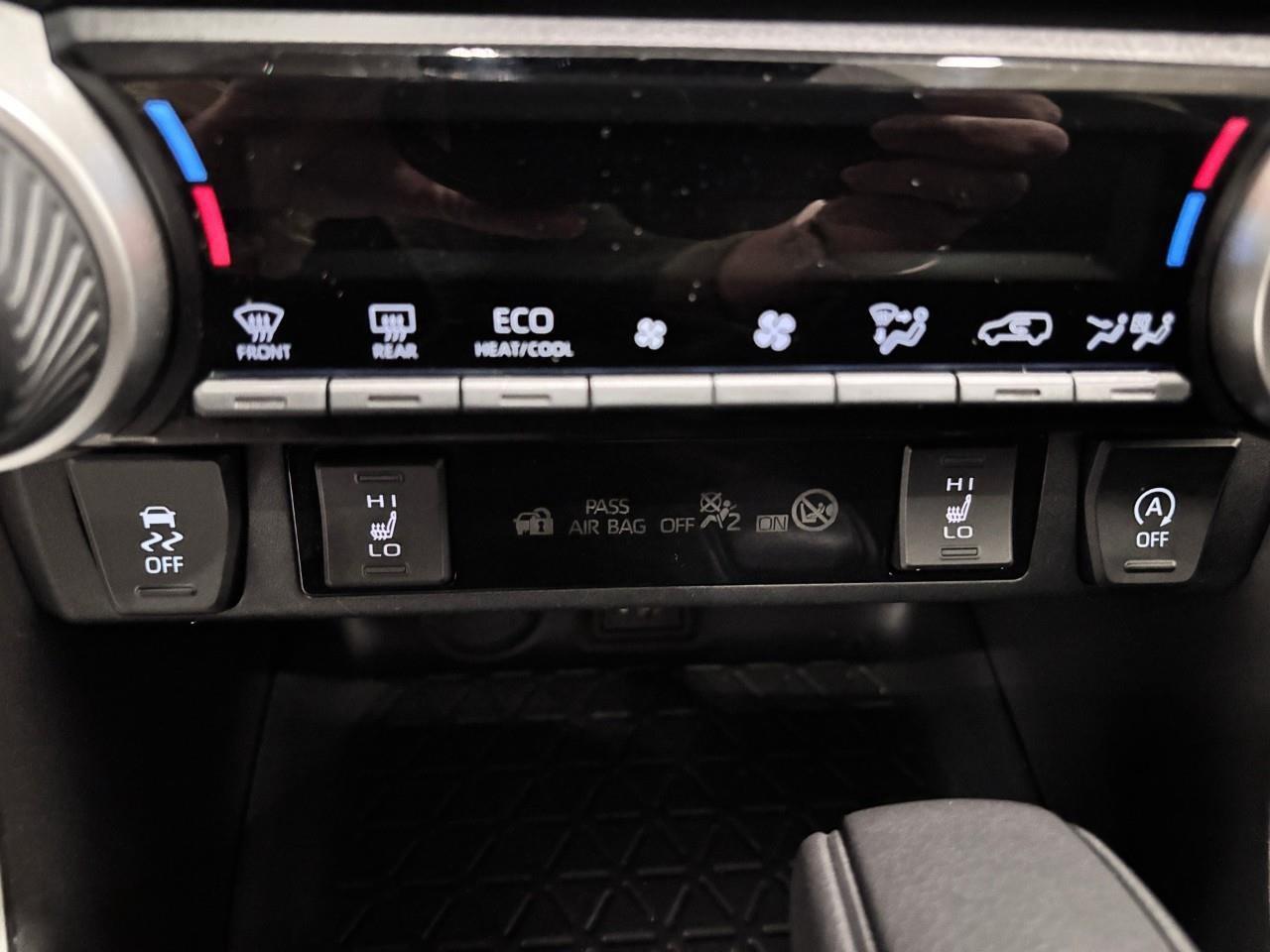 2023 Toyota RAV4 XLE Photo
