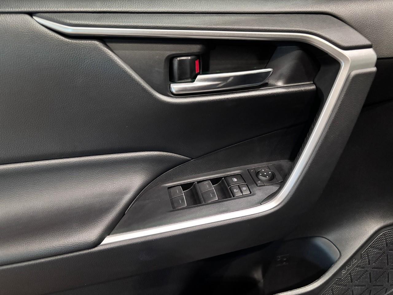 2023 Toyota RAV4 XLE Photo