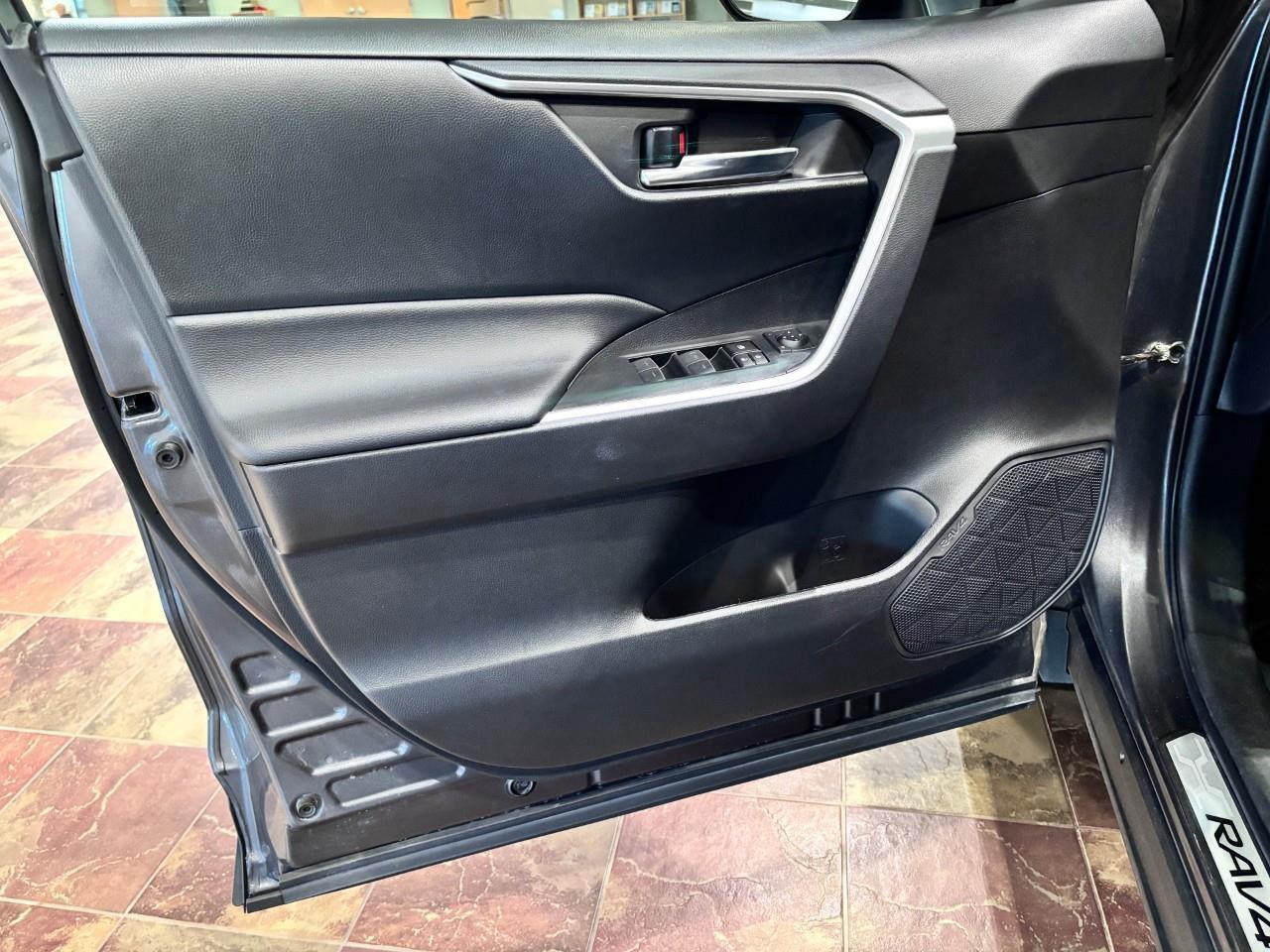 2023 Toyota RAV4 XLE Photo