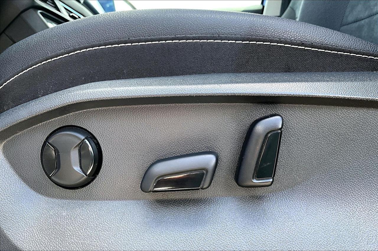 2024 Volkswagen Taos COMFORTLINE 4MOTION   REMOTE START   HEATED SEATS Photo