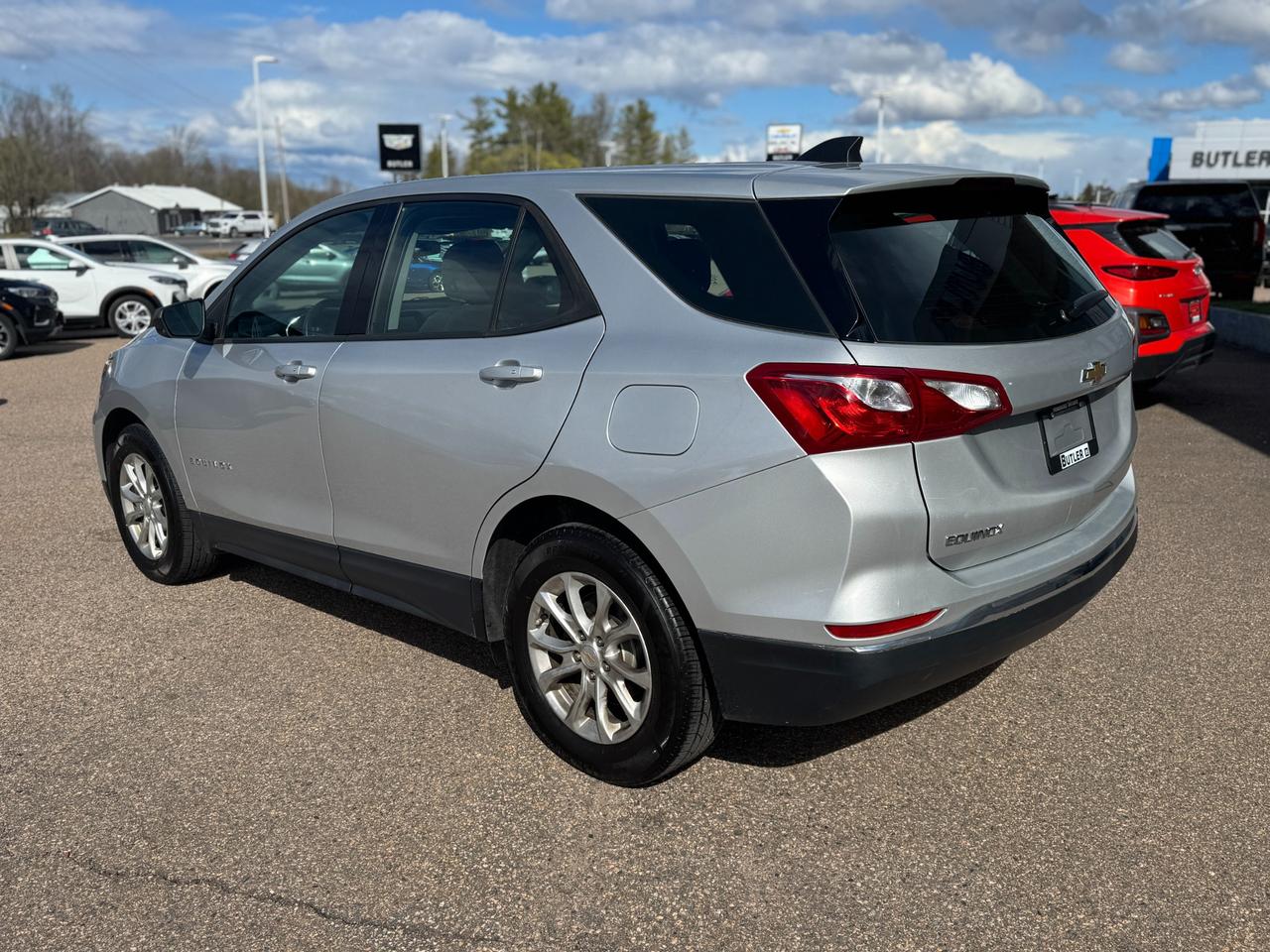2018 Chevrolet Equinox LS Front-Wheel Drive Photo2