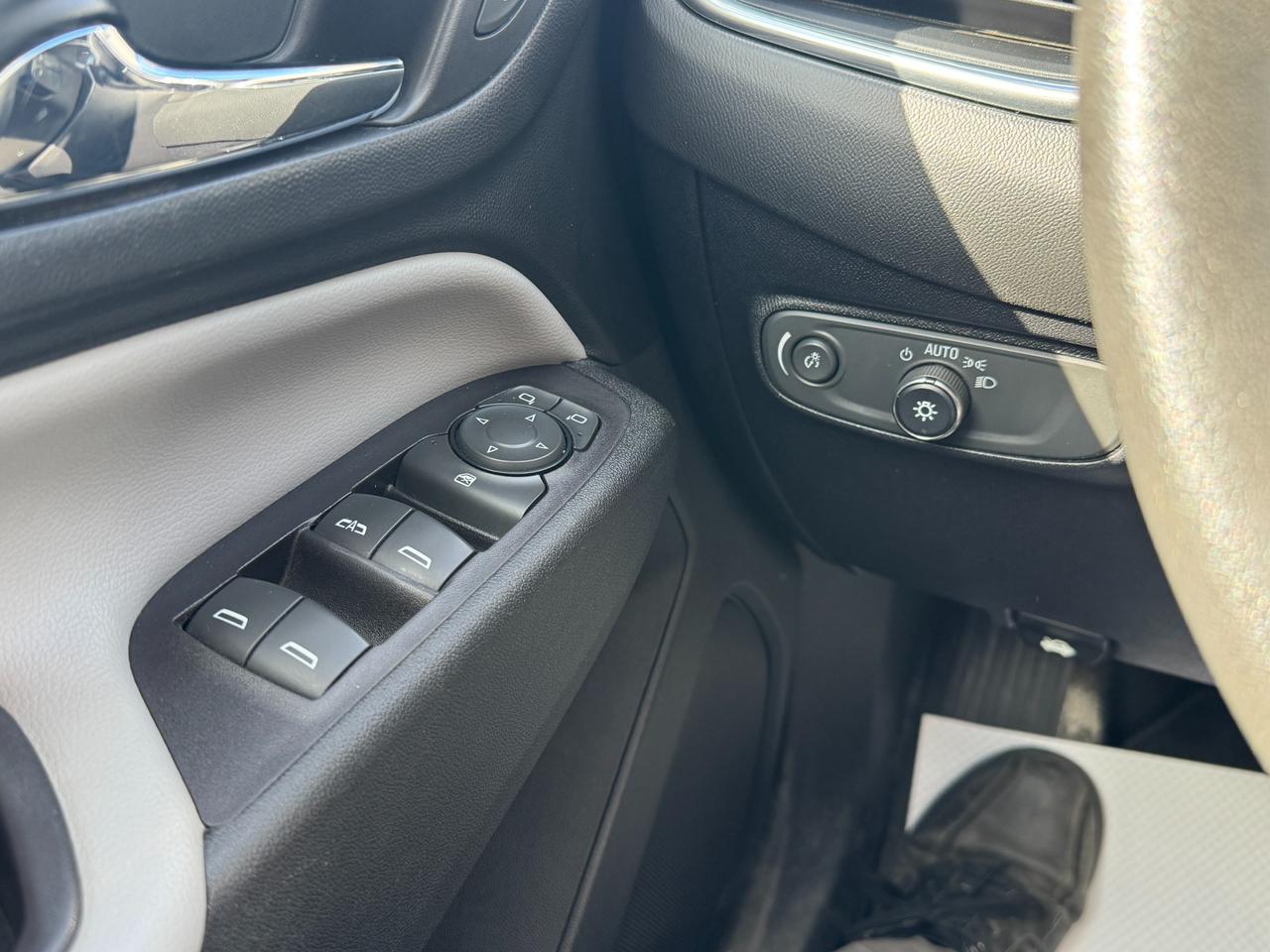 2018 Chevrolet Equinox LS Front-Wheel Drive Photo