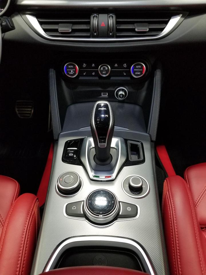 2022 Alfa Romeo Stelvio Ti 4dr All-Wheel Drive Photo