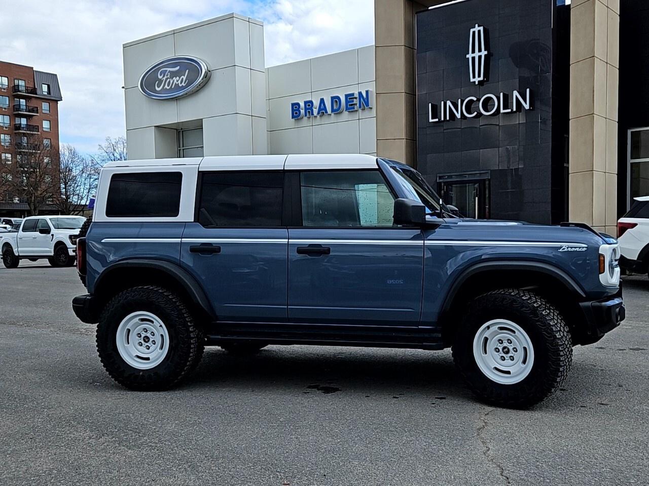 2023 Ford Bronco Heritage Edition 4 Door 4x4 Photo