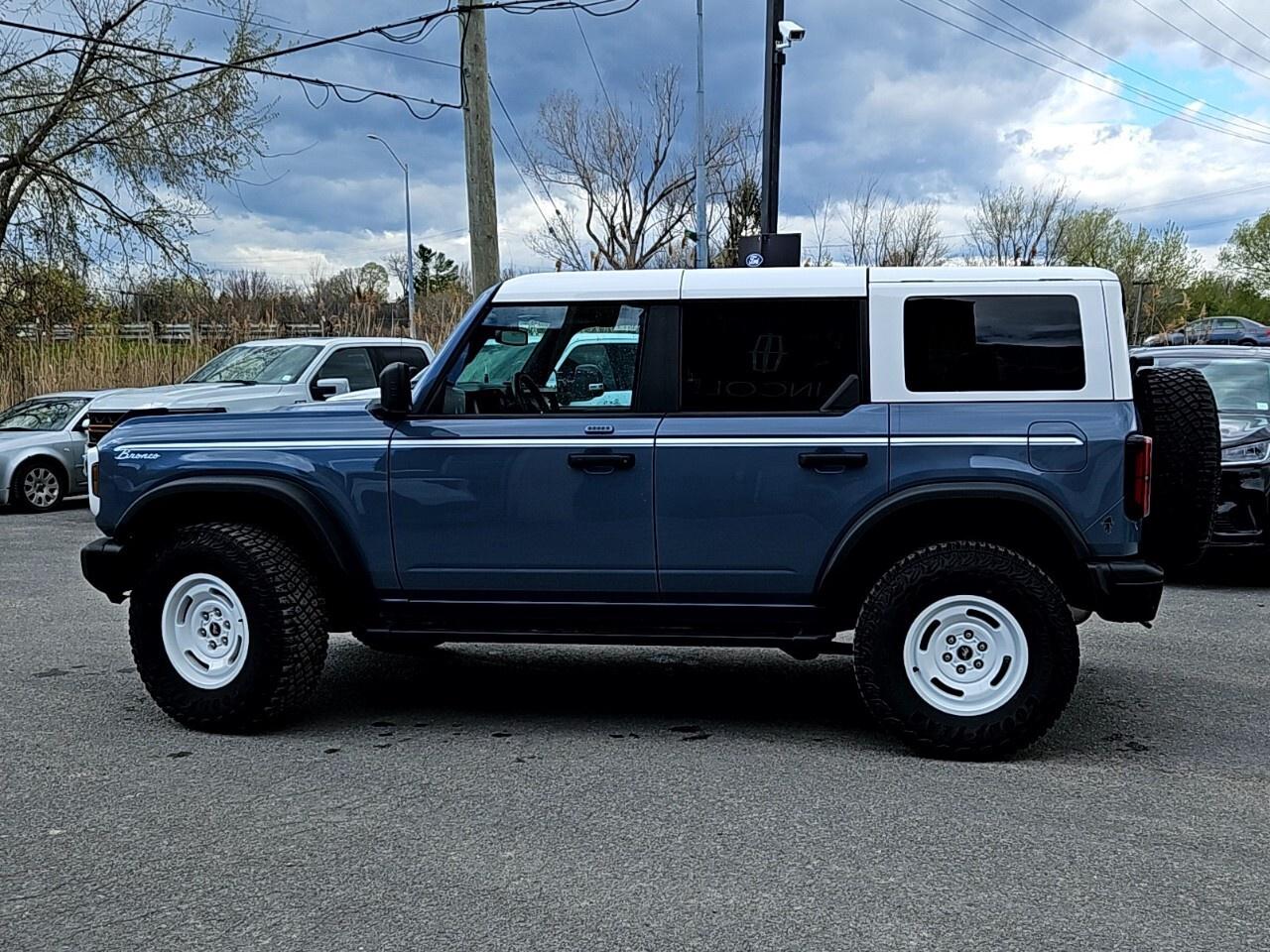 2023 Ford Bronco Heritage Edition 4 Door 4x4 Photo