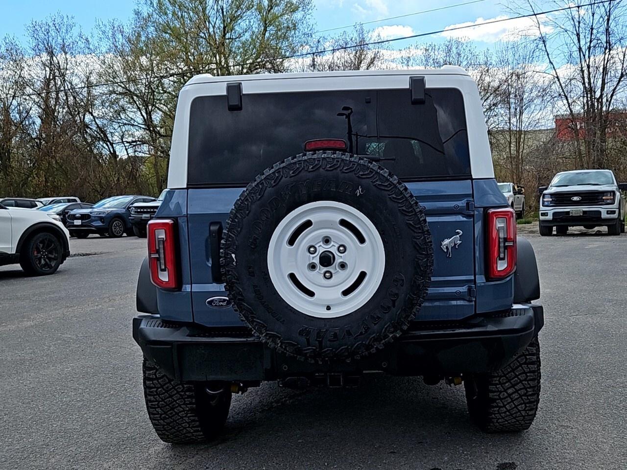 2023 Ford Bronco Heritage Edition 4 Door 4x4 Photo