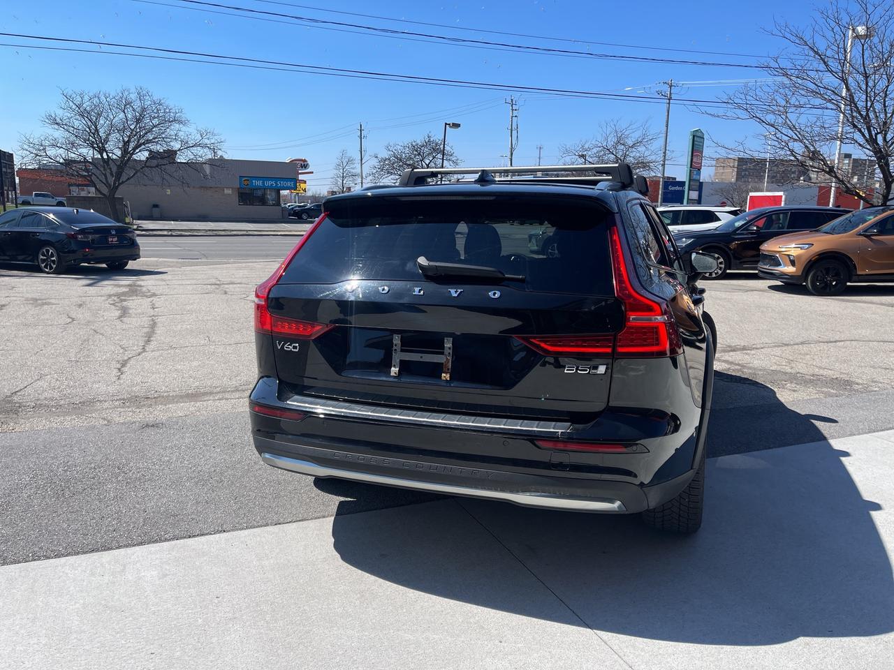 2023 Volvo V60 Cross Country B5 AWD Ultimate Leather Sunroof Back Up Camera Photo