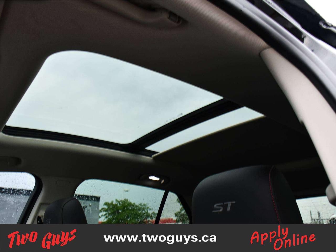 2023 Buick Envision Essence   ST Pkg   Leather   Panoroof   LOW KMS Photo