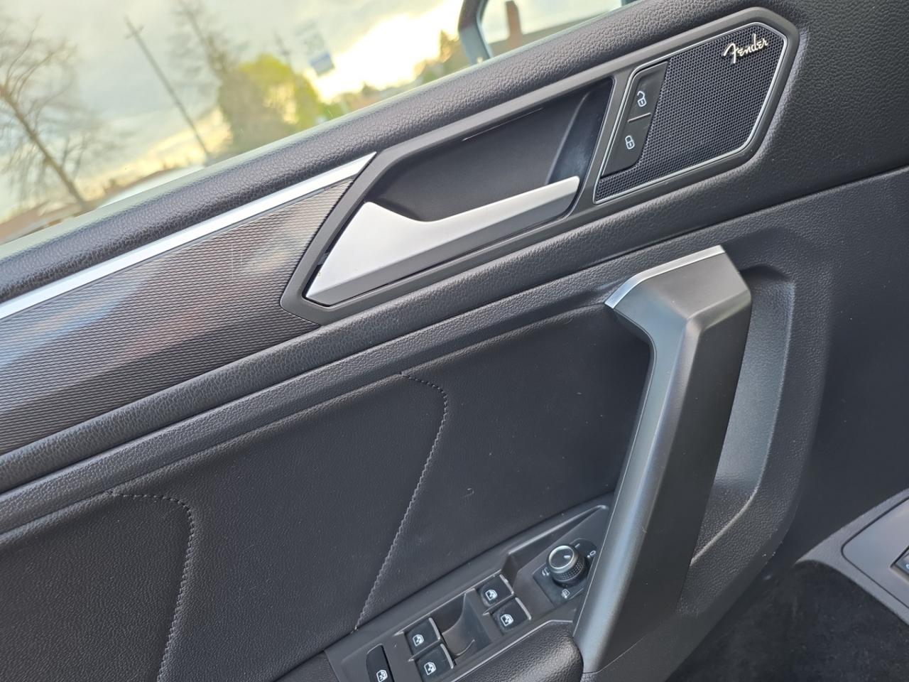 2021 Volkswagen Tiguan Highline R-Line 4MOTION * 1 OWNER / CARPLAY / PANO Photo