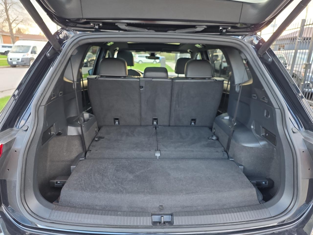2021 Volkswagen Tiguan Highline R-Line 4MOTION * 1 OWNER / CARPLAY / PANO Photo