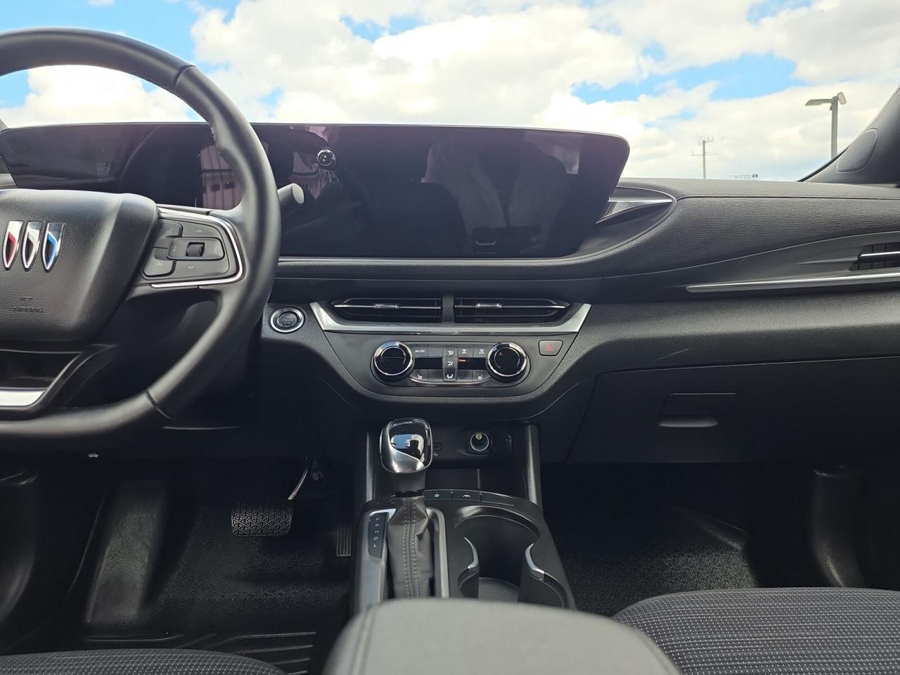 2024 Buick Envista NO ACCIDENTS / 1 OWNER / VERY LOW KM / FULL SERVIC Photo