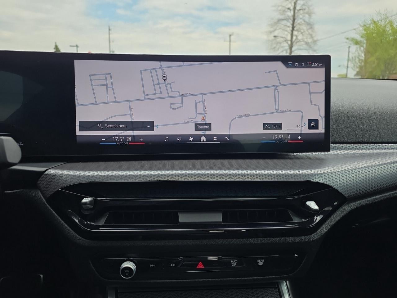 2025 BMW 3 Series 330i xDrive M-SPORT * HUD / DRIVER ASSIST / CARPLA Photo