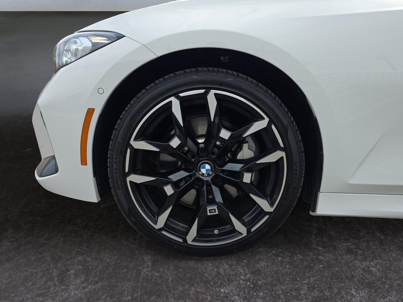 2025 BMW 3 Series 330i xDrive M-SPORT * HUD / DRIVER ASSIST / CARPLA Photo