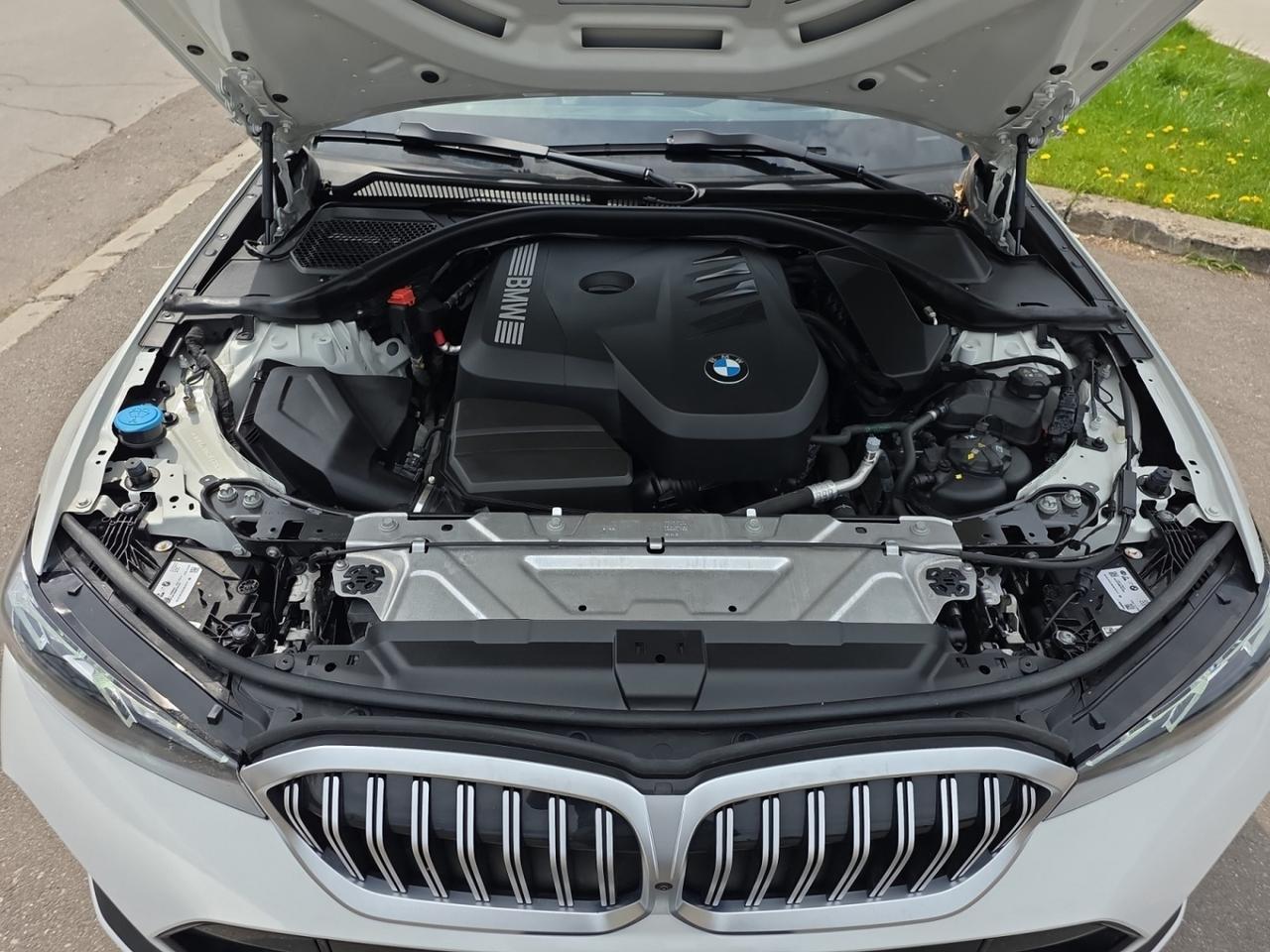 2025 BMW 3 Series 330i xDrive M-SPORT * HUD / DRIVER ASSIST / CARPLA Photo