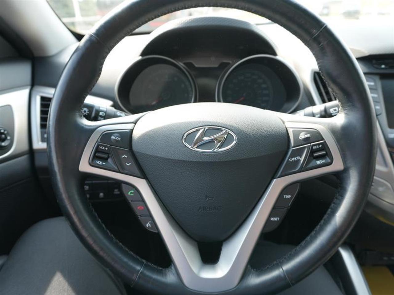 2015 Hyundai Veloster 3dr Cpe Man w-Tech Photo