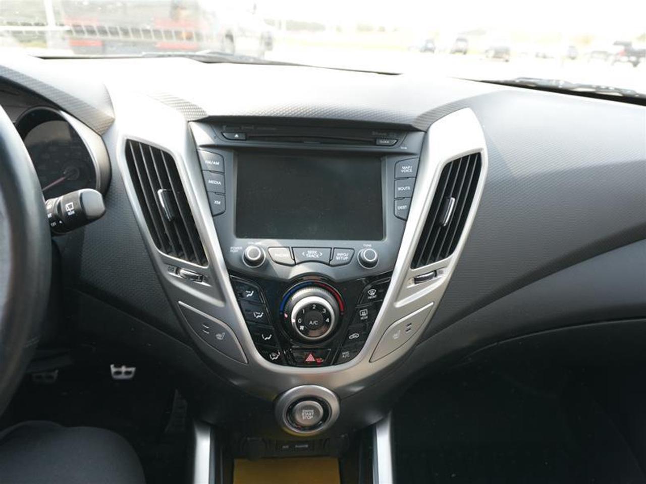 2015 Hyundai Veloster 3dr Cpe Man w-Tech Photo