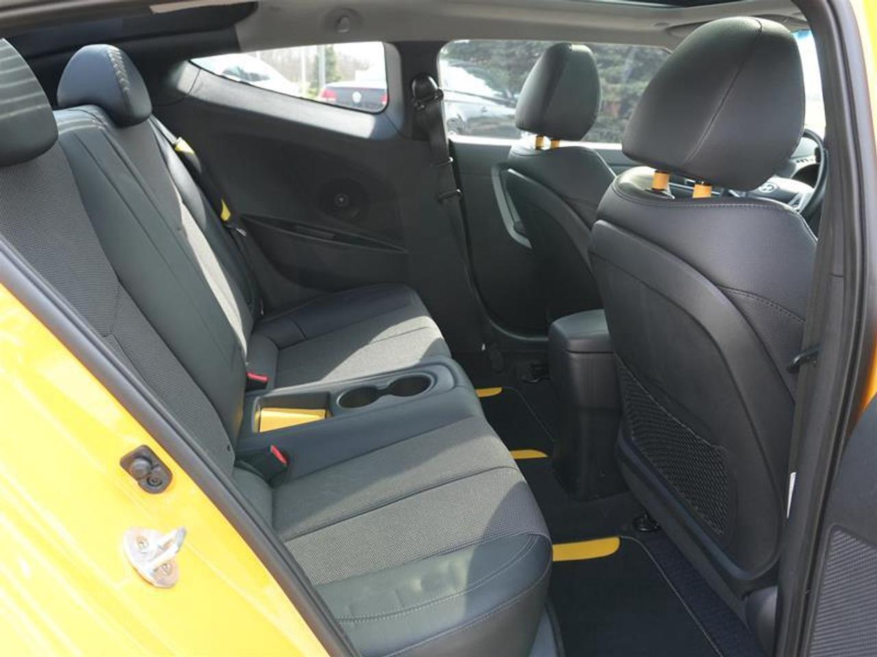 2015 Hyundai Veloster 3dr Cpe Man w-Tech Photo