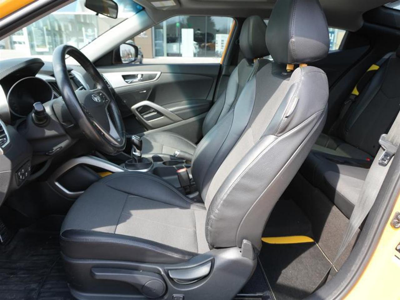 2015 Hyundai Veloster 3dr Cpe Man w-Tech Photo