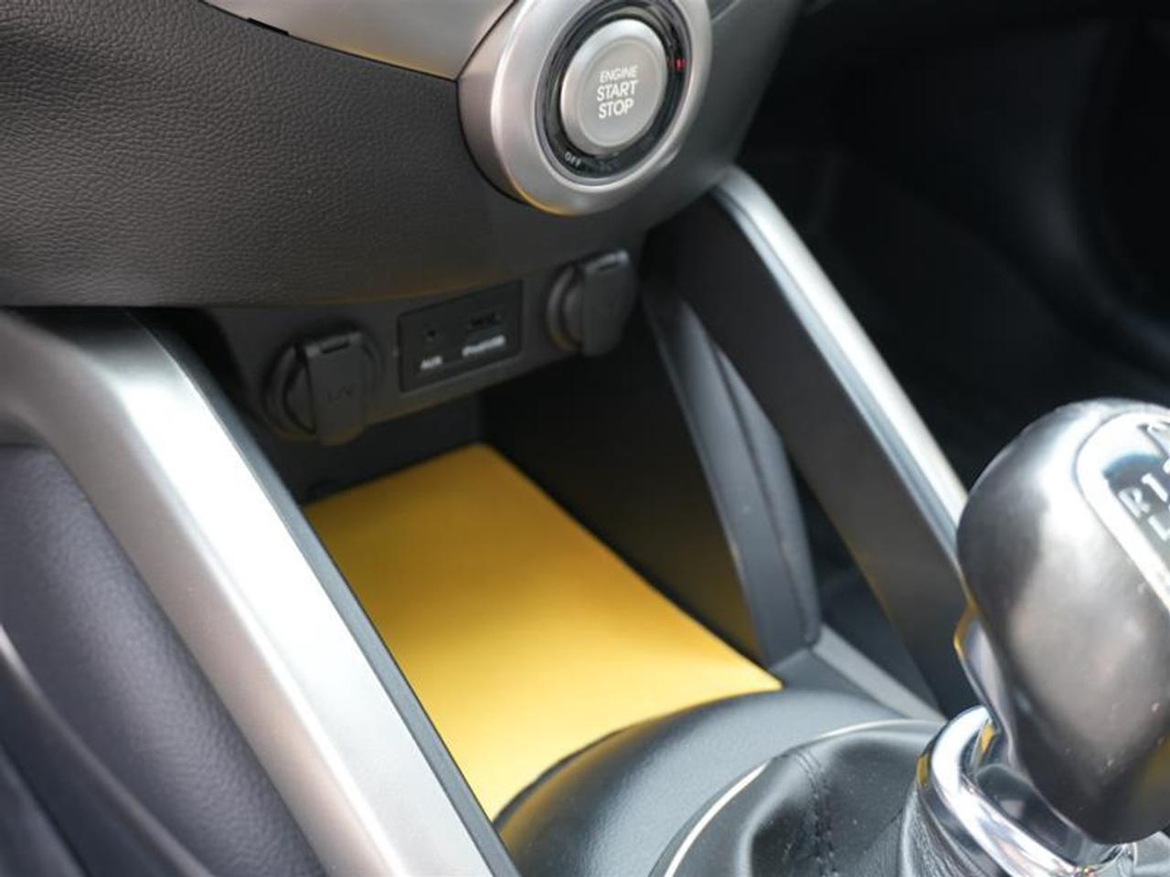 2015 Hyundai Veloster 3dr Cpe Man w-Tech Photo