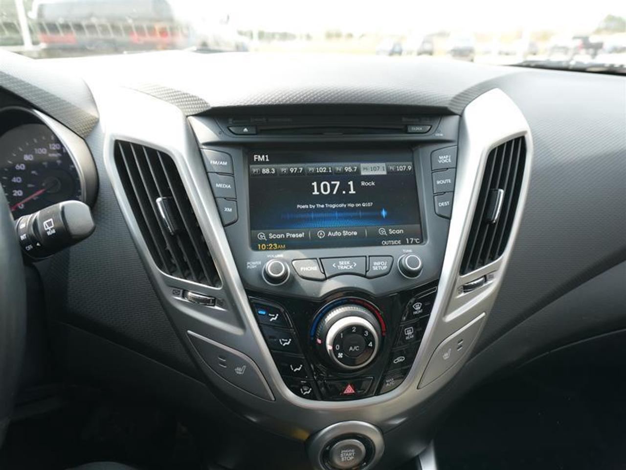 2015 Hyundai Veloster 3dr Cpe Man w-Tech Photo