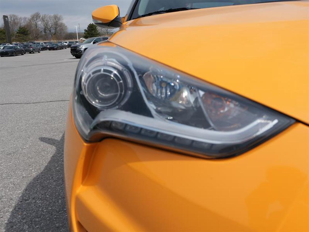 2015 Hyundai Veloster 3dr Cpe Man w-Tech Photo