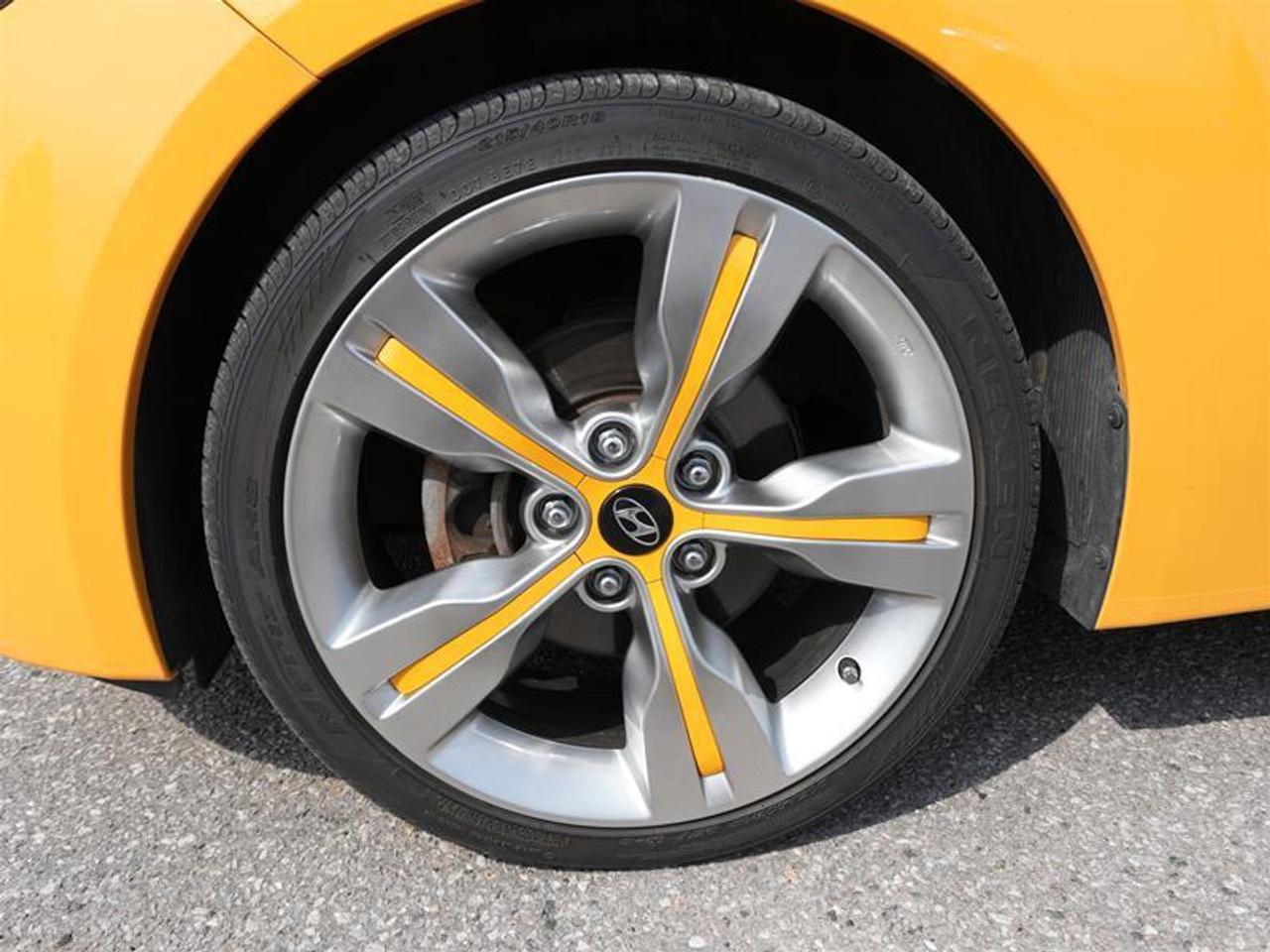 2015 Hyundai Veloster 3dr Cpe Man w-Tech Photo