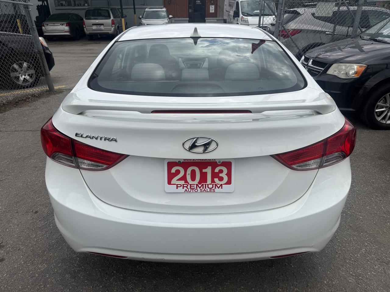 2013 Hyundai Elantra *** BLOWOUT SALE *** Photo4