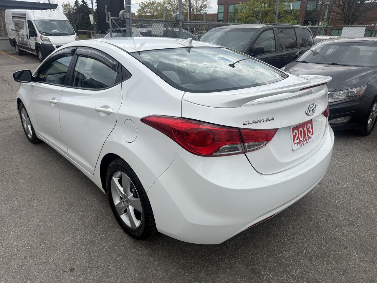 2013 Hyundai Elantra *** BLOWOUT SALE *** Photo