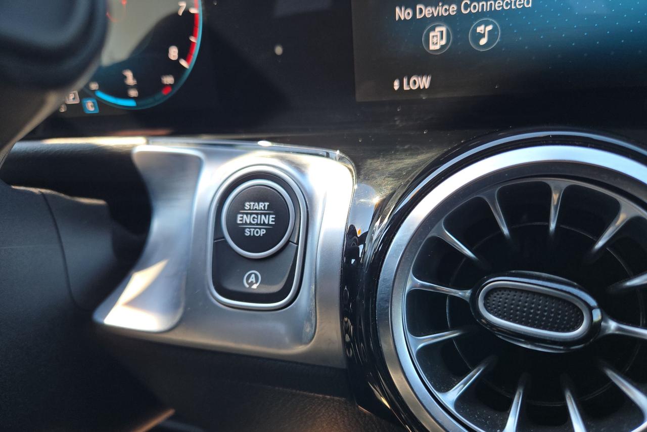 2023 Mercedes-Benz GLB Luxury and Power awaits you Photo