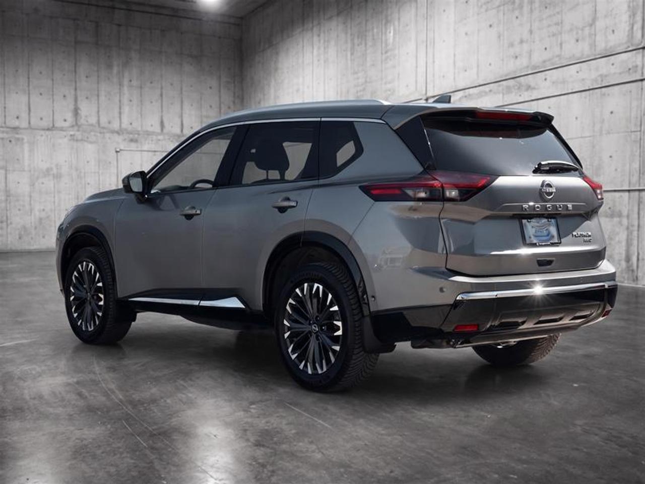 2024 Nissan Rogue AWD Platinum Photo3