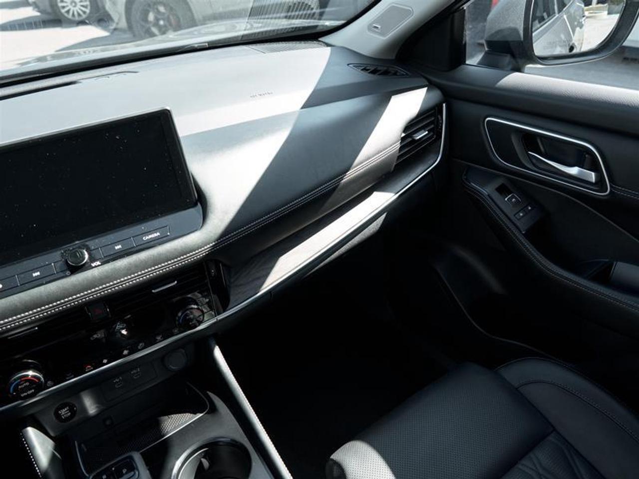 2024 Nissan Rogue AWD Platinum Photo