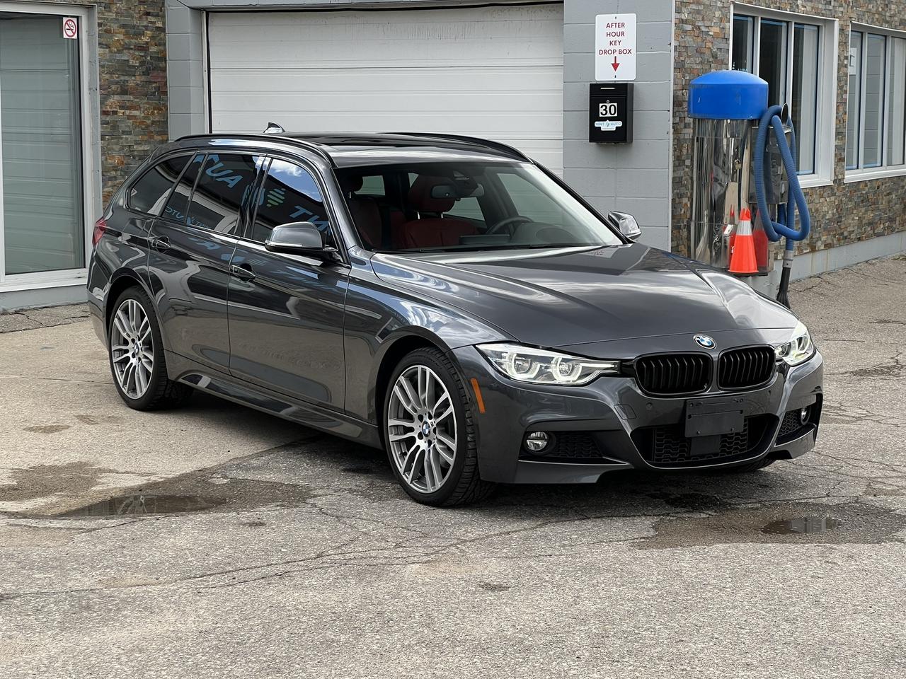 2018 BMW 3 Series 330i xDrive Touring – M Sport   Dealer Serviced Photo3