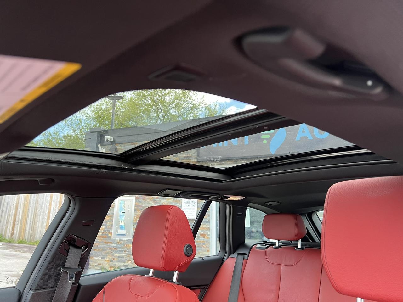 2018 BMW 3 Series 330i xDrive Touring – M Sport   Dealer Serviced Photo