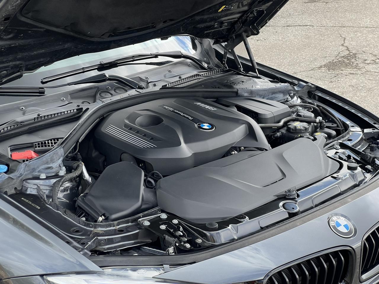 2018 BMW 3 Series 330i xDrive Touring – M Sport   Dealer Serviced Photo