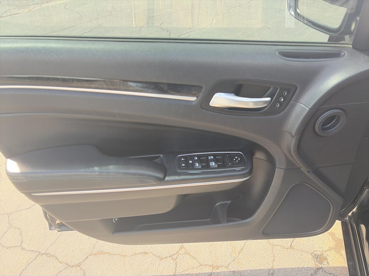 2014 Chrysler 300 300C-LEATHER-LOADED-5.7-AWD Photo