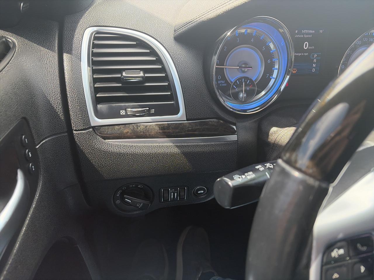 2014 Chrysler 300 300C-LEATHER-LOADED-5.7-AWD Photo