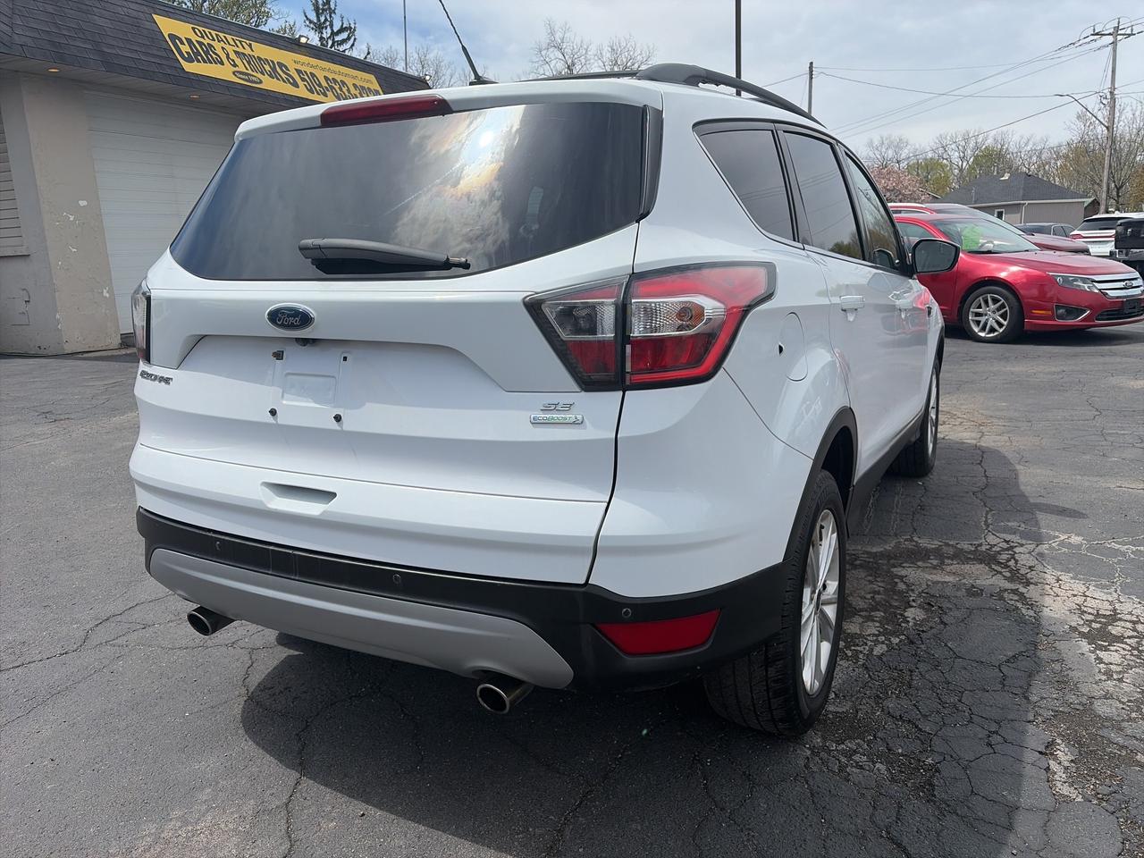 2017 Ford Escape SE-CLEAN CARFAX-EXCELLENT SERVICE RECORDS Photo4