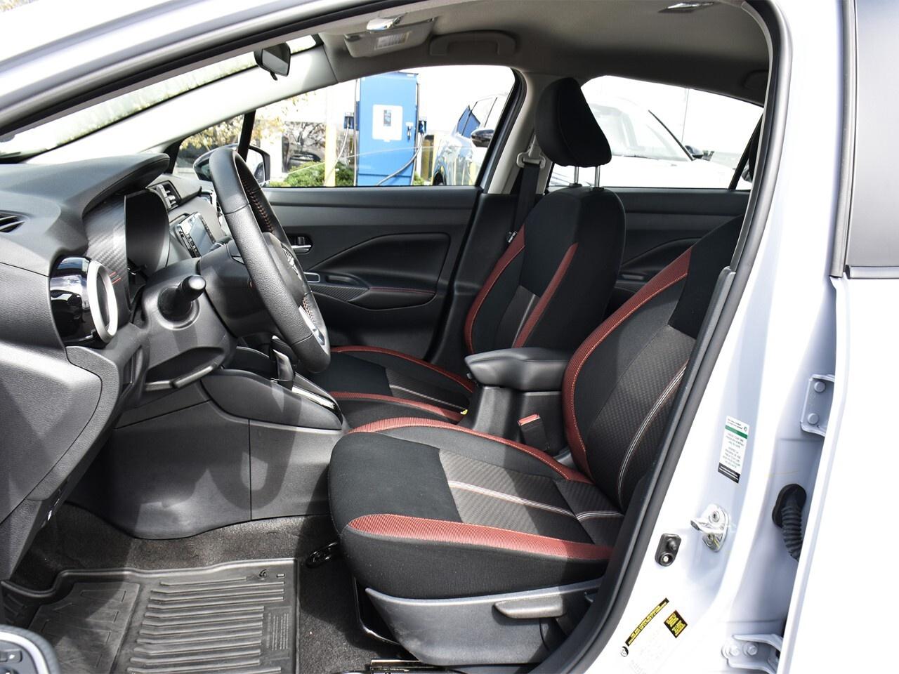 2024 Nissan Versa SR CVT< APPLE CARPLAY, REMOTE START Photo