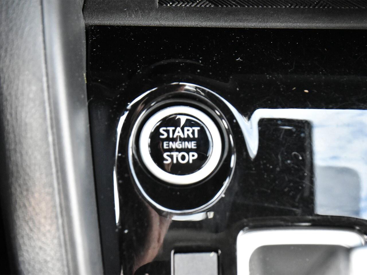 2024 Nissan Versa SR CVT< APPLE CARPLAY, REMOTE START Photo