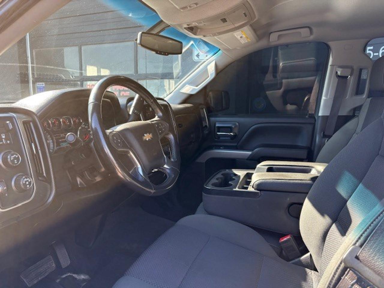 2017 Chevrolet Silverado 1500 4WD Crew Cab LT w-2LT, SUPER CLEAN, RUNS GREAT!! Photo