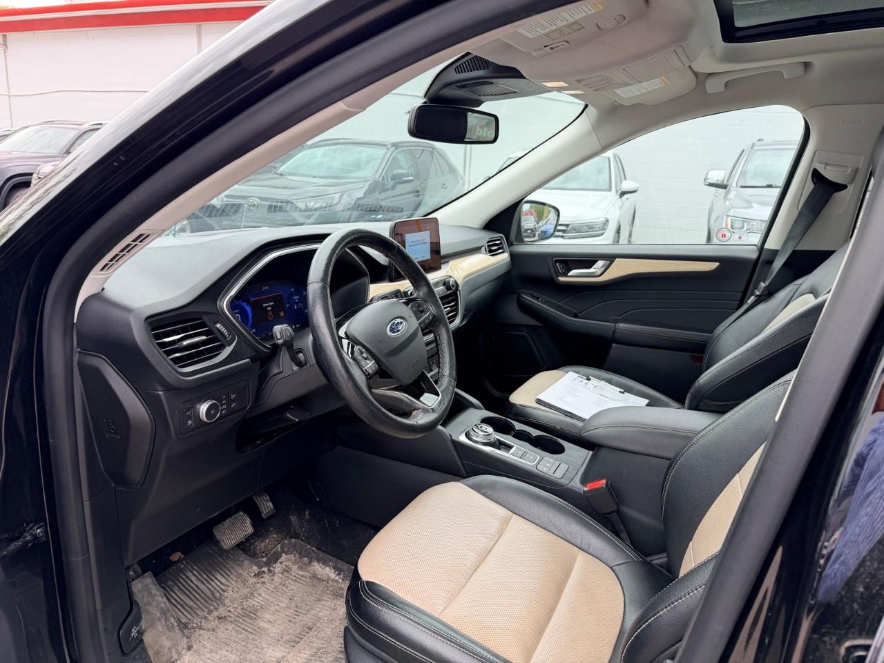 2021 Ford Escape Titanium Hybrid AWD Photo