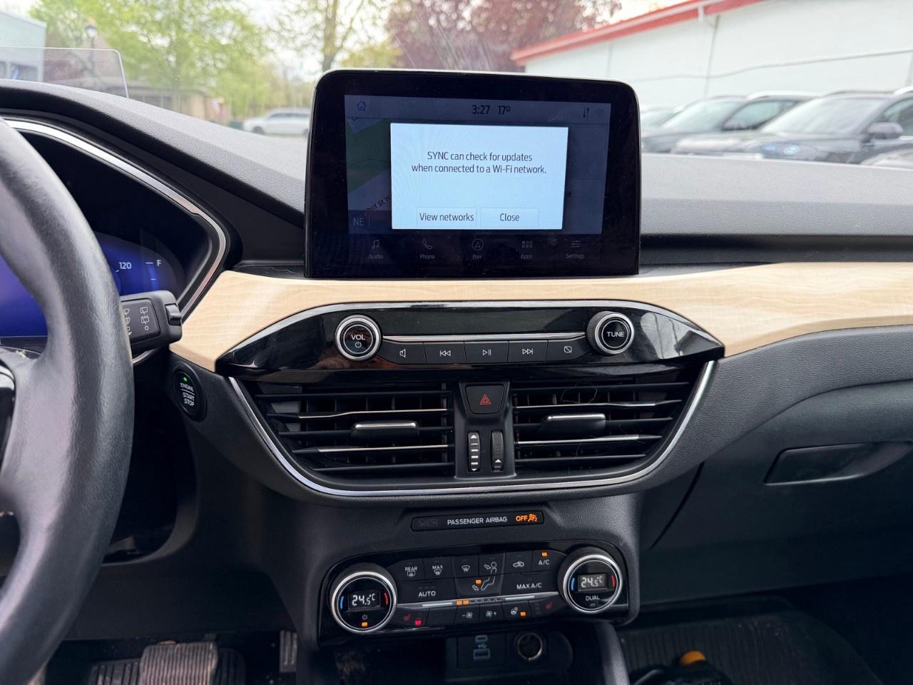 2021 Ford Escape Titanium Hybrid AWD Photo