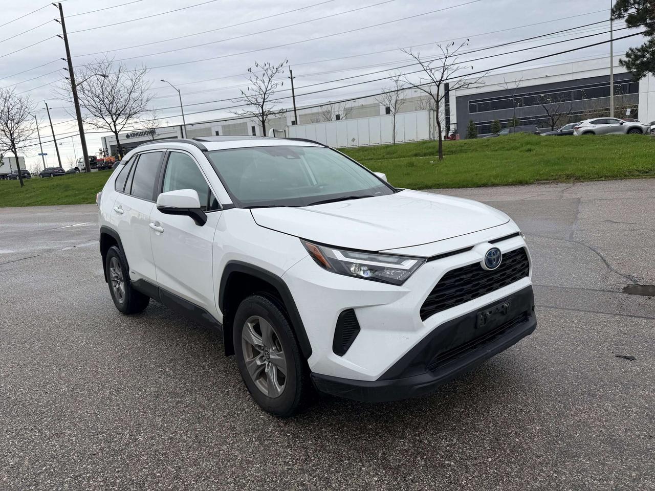 2023 Toyota RAV4 XLE AWD HYBRID CLEAN CARFAX CERTIFIED Photo3