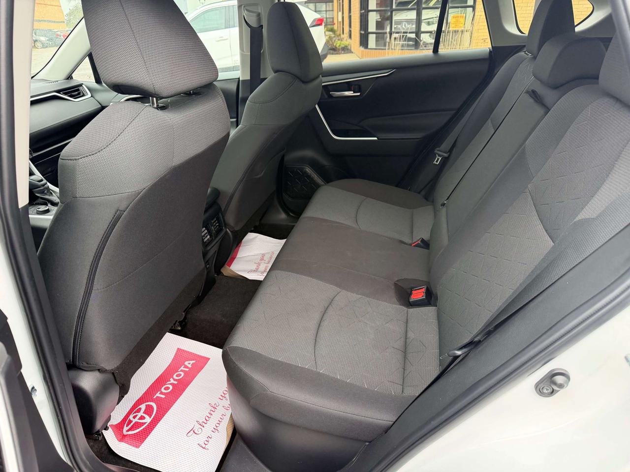 2023 Toyota RAV4 XLE AWD HYBRID CLEAN CARFAX CERTIFIED Photo